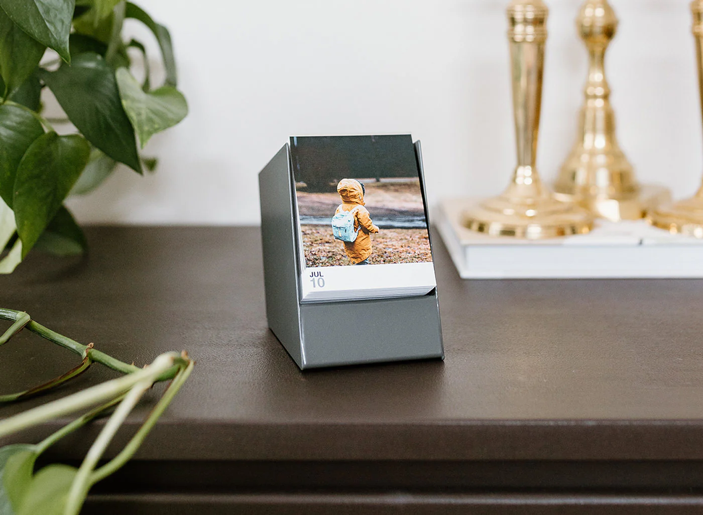 Signature Stand - Image 5